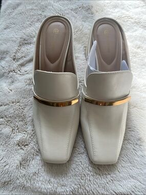 Gianni Bernini Elegant Snip Toe  Cream Mules. Sz-7